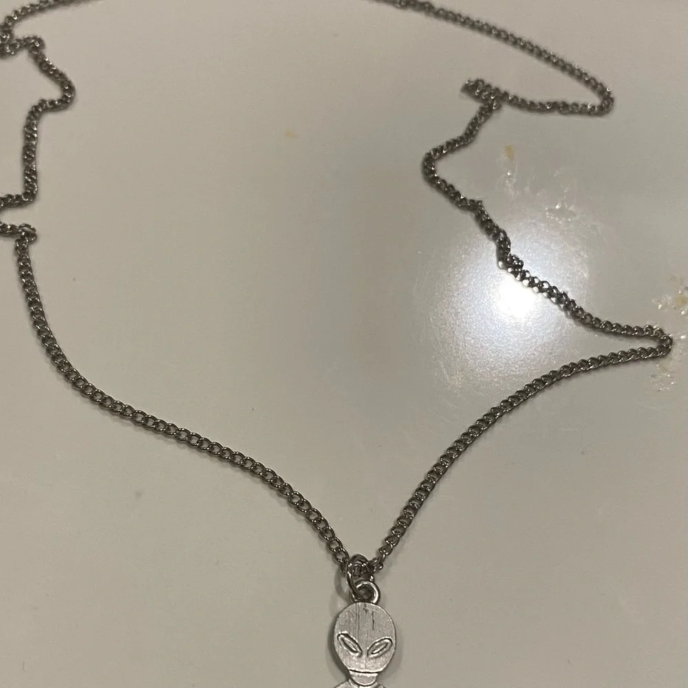 Silver Alien Pendant - Picture 3 of 3